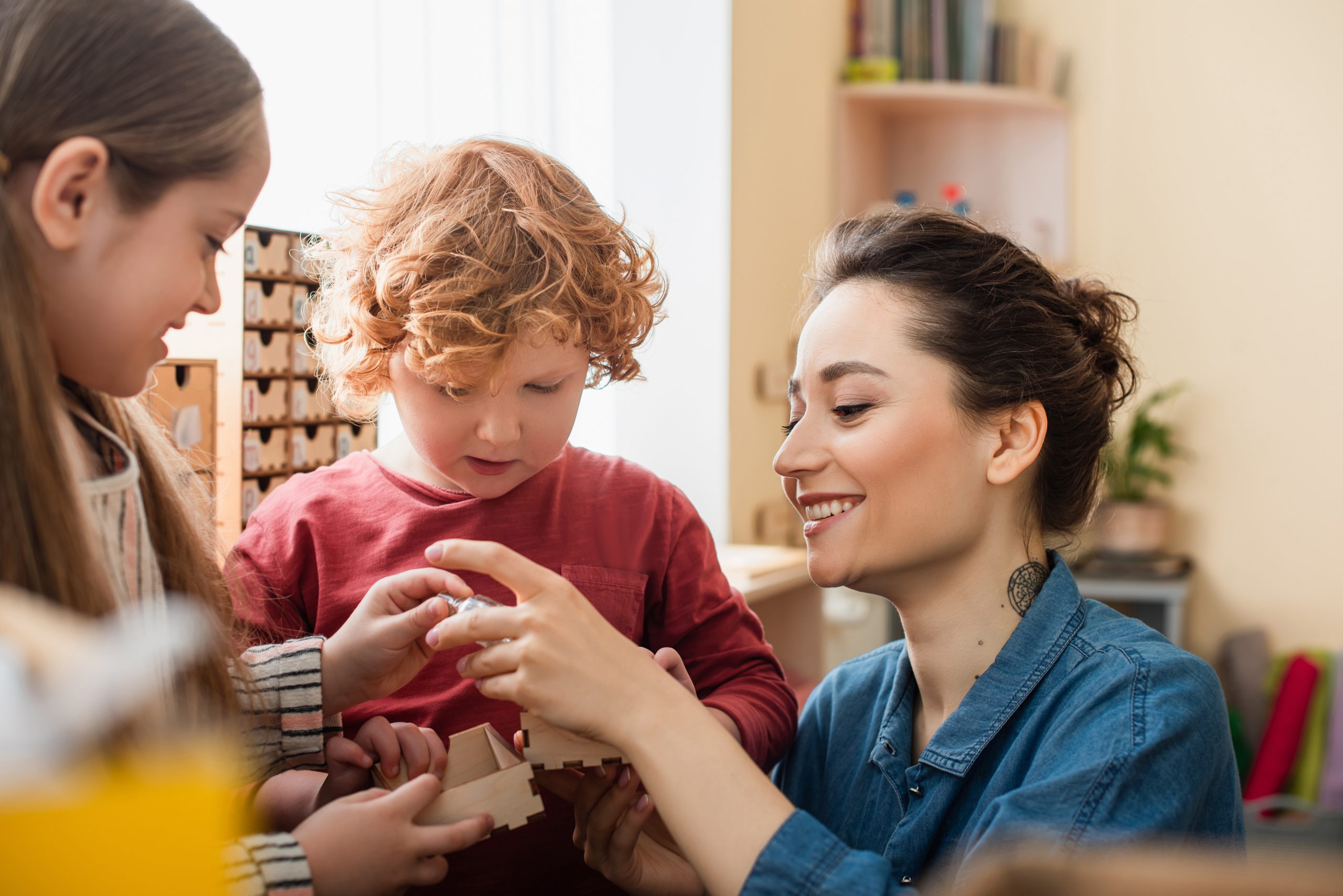 Die neue Lehrerin Montessori Paedagogin scaled